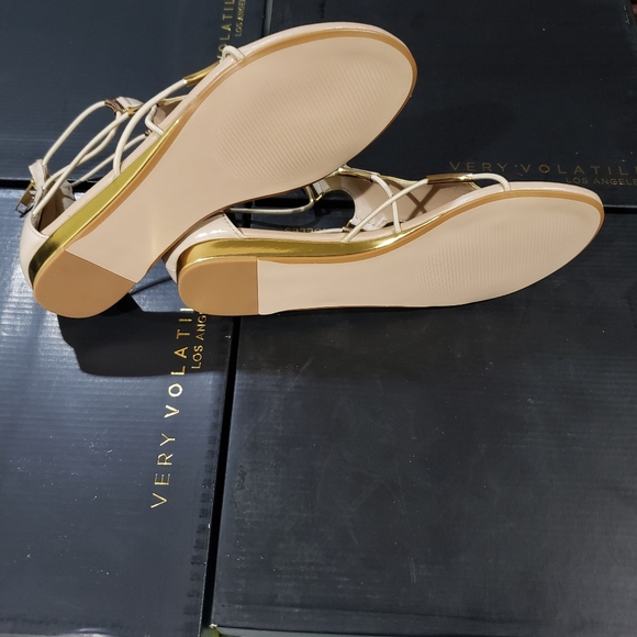 Very Volatile Clea Beige New in Box Rare Size 7 - Picture 5 of 7